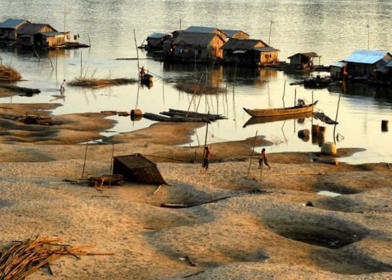 Imbarcazioni lungo il Mekong a Kratie, Cambogia ©Christian Prevost/Lonely Planet