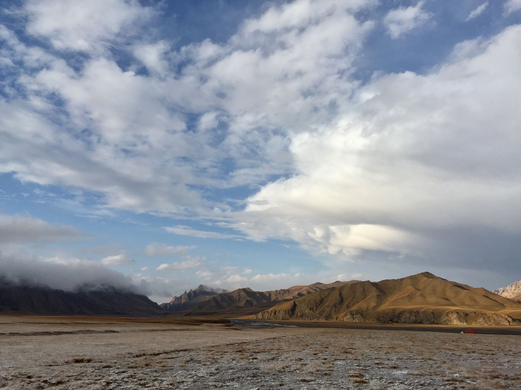 In viaggio verso il polo dell’inaccessibilità: il vasto paesaggio dei Tien Shan kirghisi © Megan Eaves / Lonely Planet