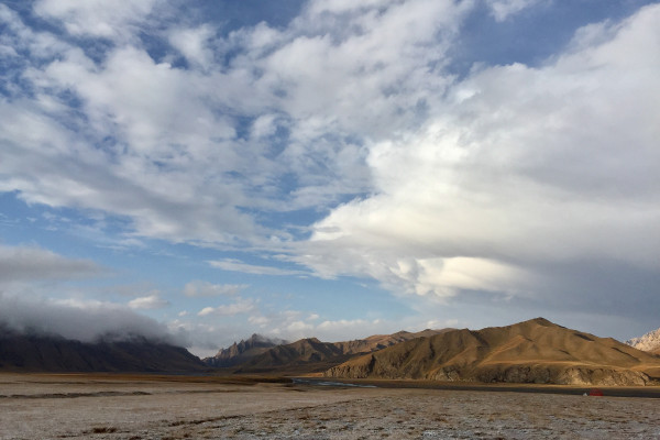 Sperduti al centro del mondo: i selvaggi Monti Tien Shan nel Kirghizistan