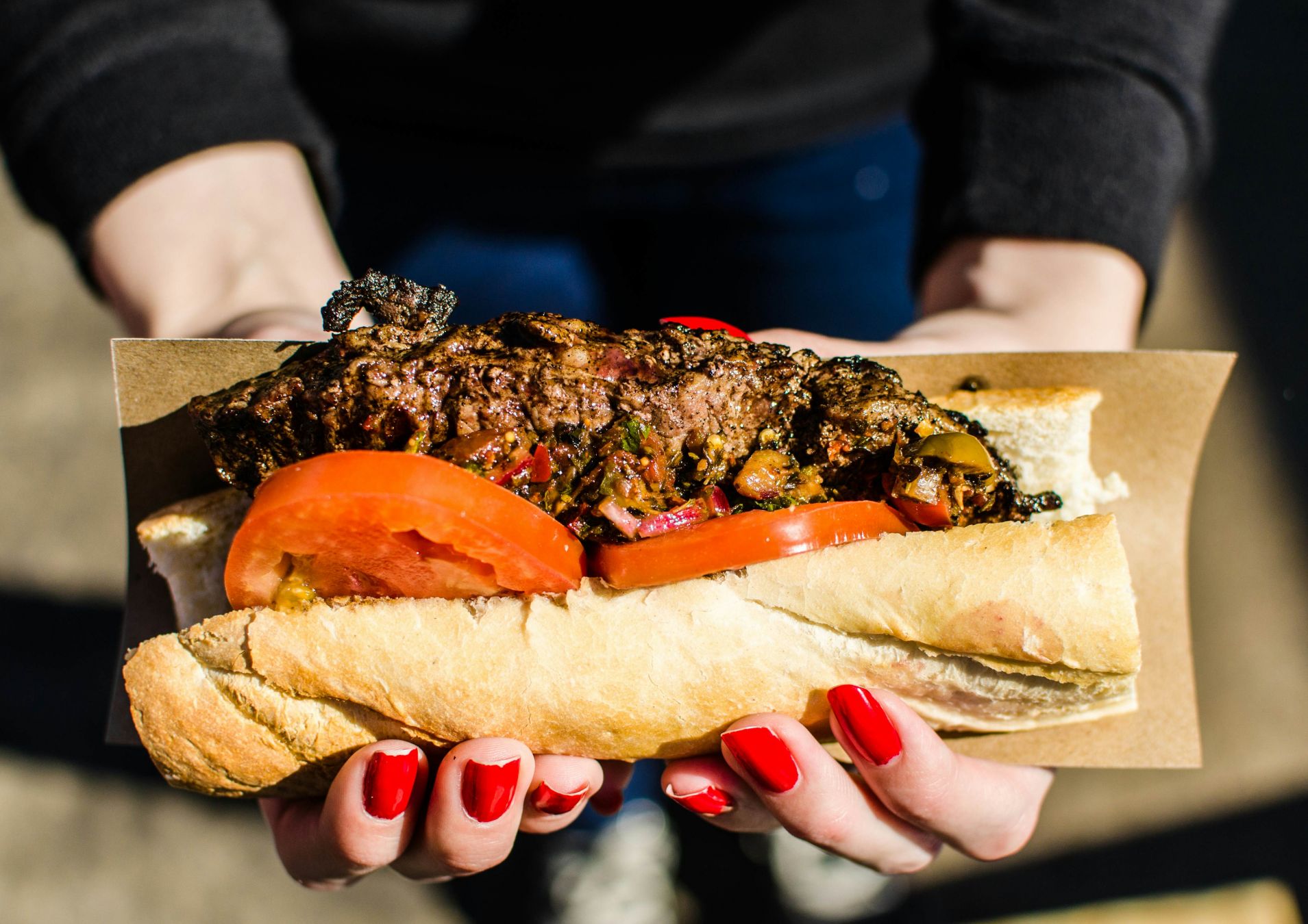 Il cibo di strada è delizioso a Buenos Aires. © Aleksandr_Vorobev/Getty Images