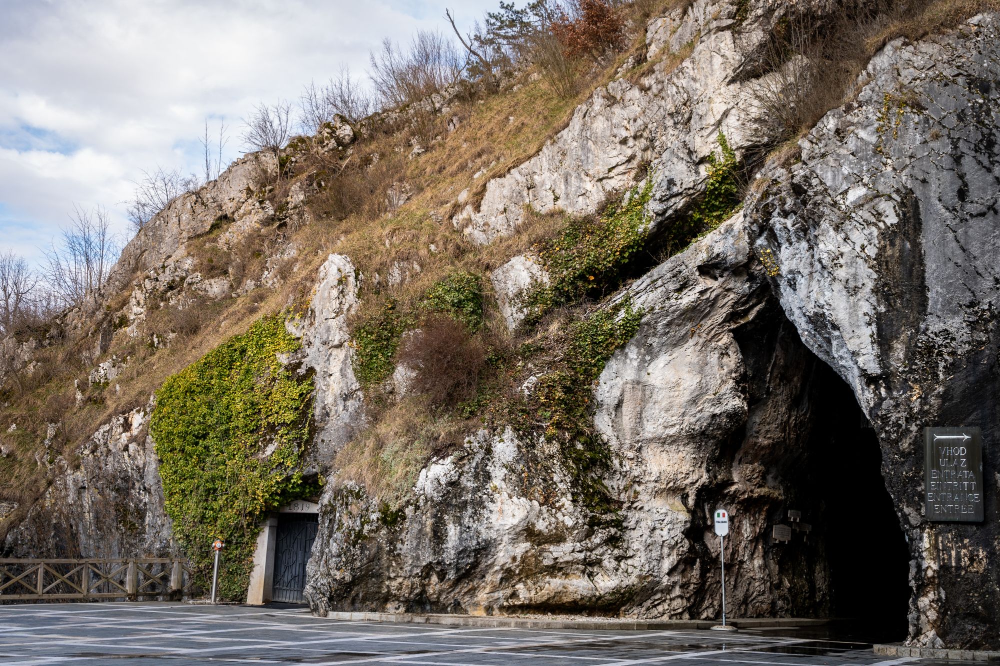 grotte di postumia dove si trovano, postumi cosa vedere