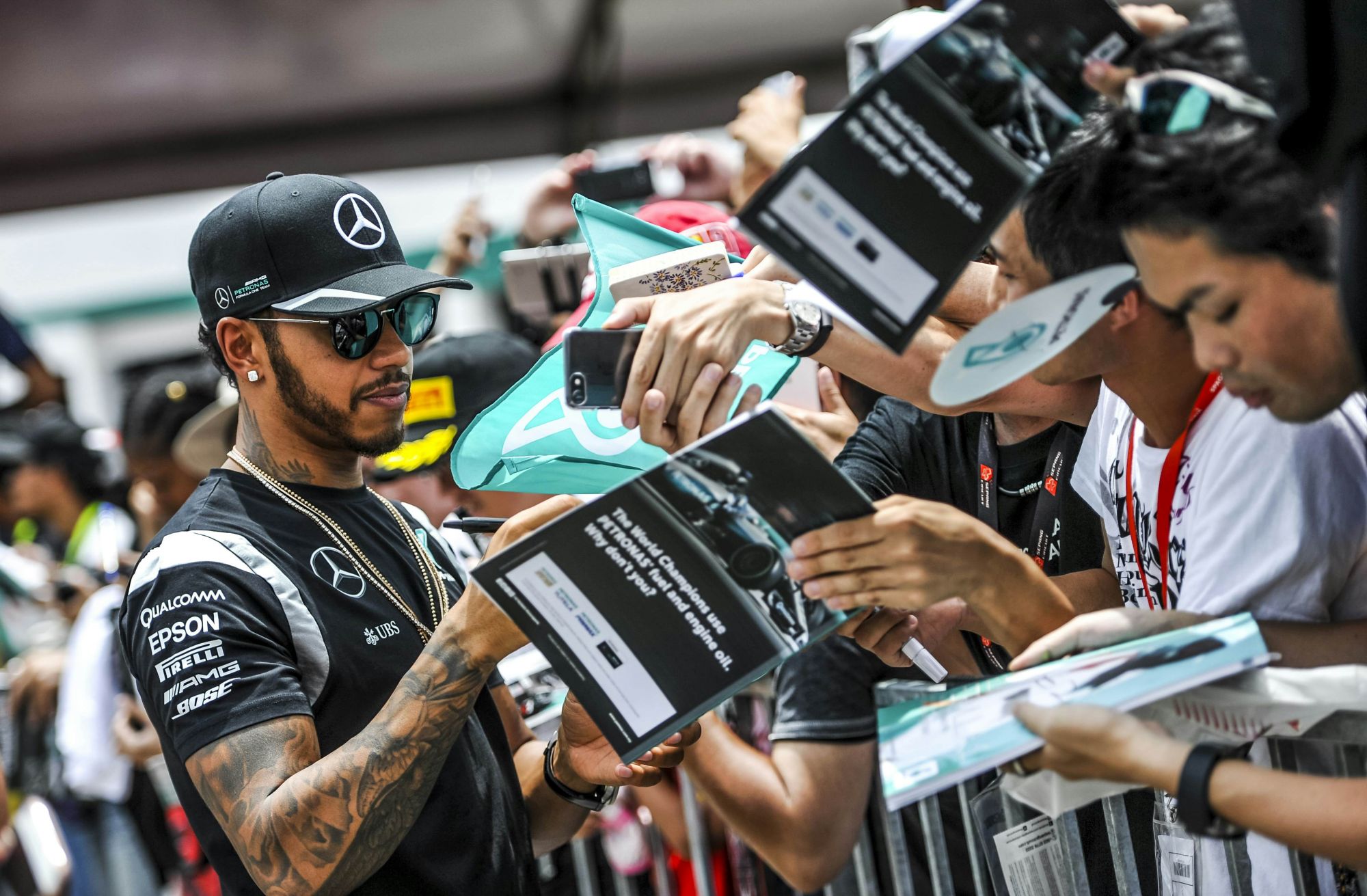Tenete pronta la penna: è sempre il momento buono per un autografo! © Abdul Razak Latif/Shutterstock