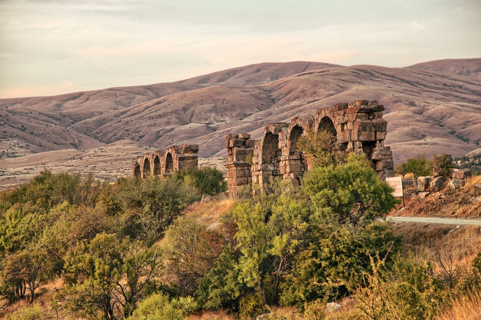 L’acquedotto di Pisidia Antiocheia, nei pressi di Yalvaç ©Taner_YILMAZ/Shutterstock