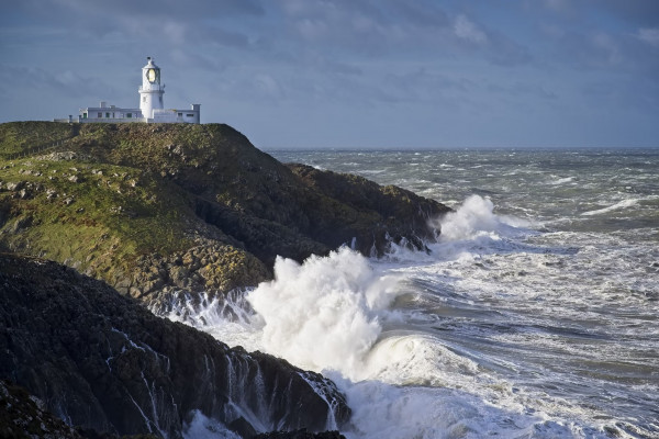 Lungo le coste frastagliate del Galles e dell’Irlanda, i paesaggi costieri toccano l’anima. Getty Images