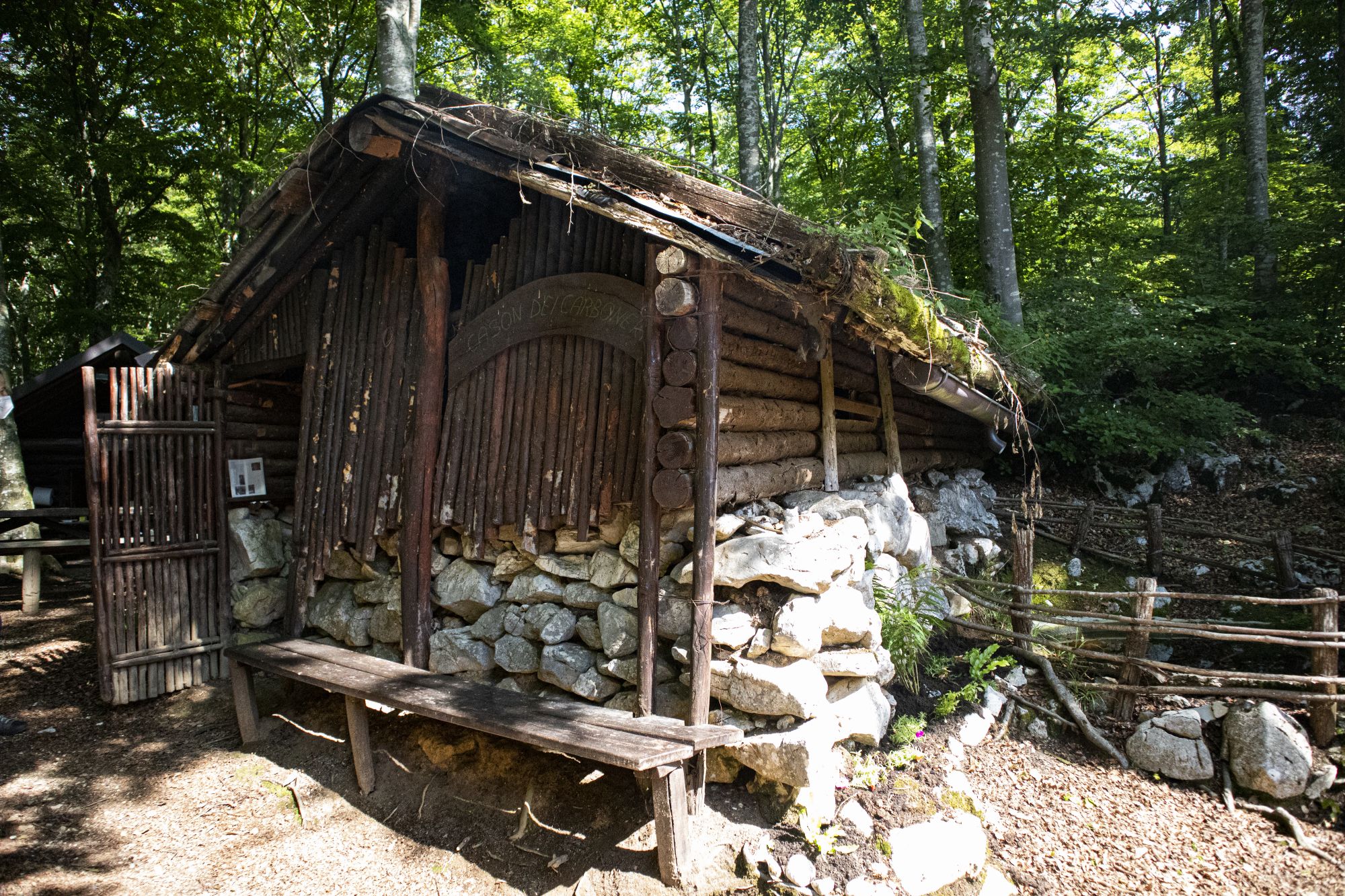 La ricostruzione di un casòn (la casa in legno dei carbonai) © Erica Balduzzi/lonely Planet Italia