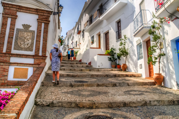Frigiliana, uno dei pueblos blancos andalusi / Shutterstock /