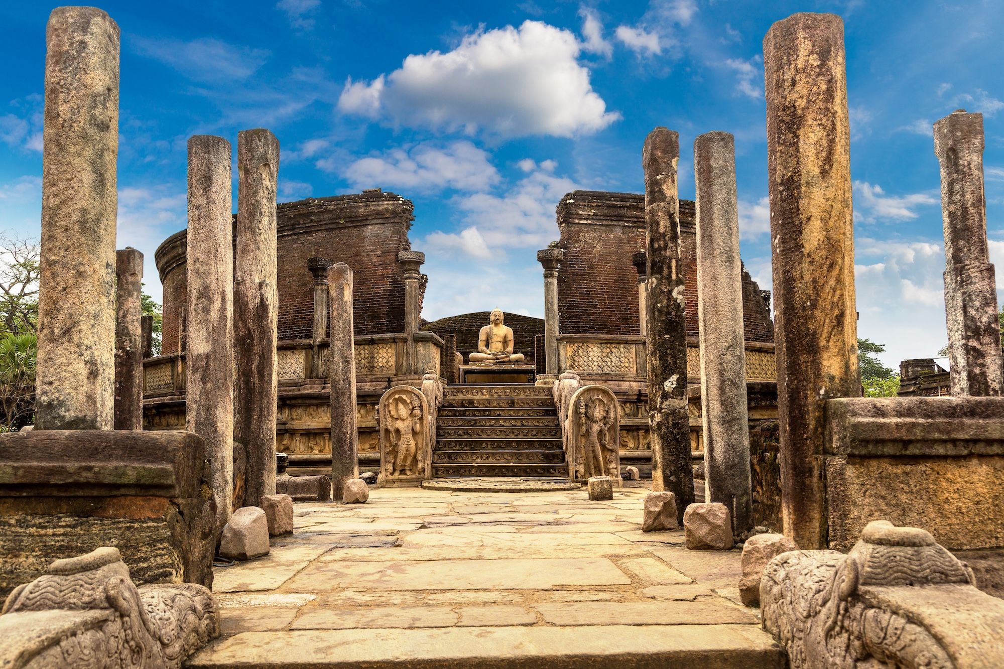 Le rovine millenarie dell’antica capitale di Polonnaruwa © Sergii Figurnyi / Shutterstock
