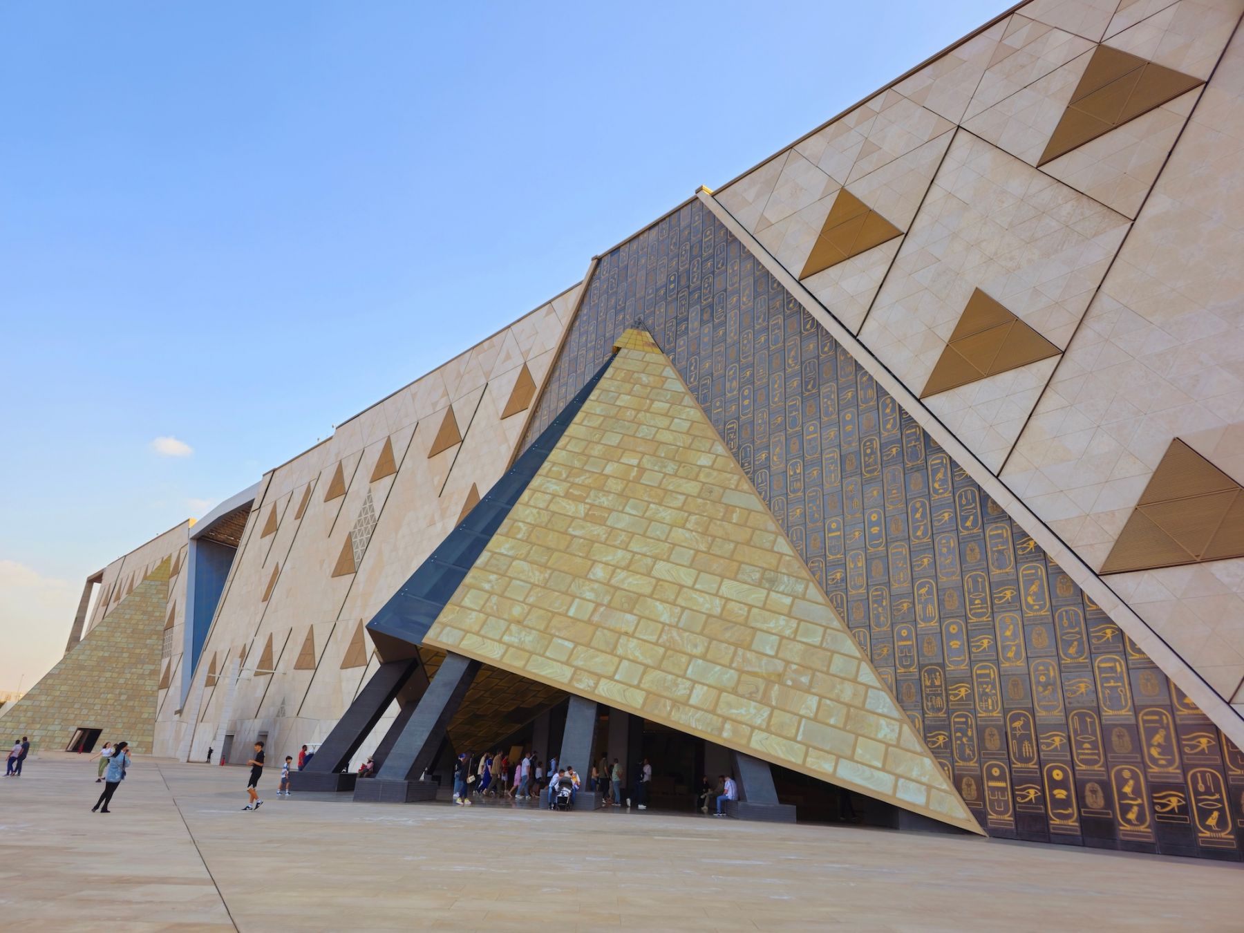 L’ingresso del Grande Museo Egizio di Giza ©Tamer A Soliman/Shutterstock