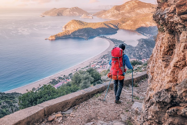 Un tratto panoramico della Via Licia vicino a Fethiye, in Turchia. frantic00/Shutterstock