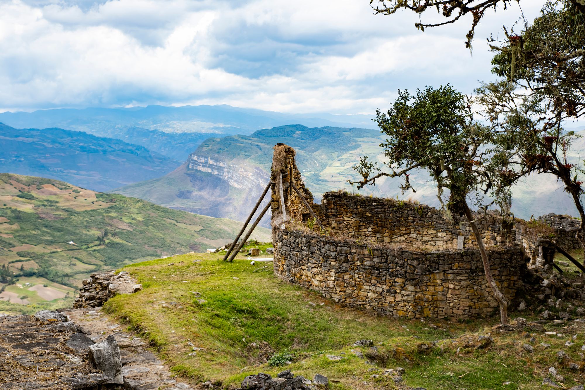 L’insediamento fortificato di Kuelap, in Perù ©Karel Zahradka / Shutterstock