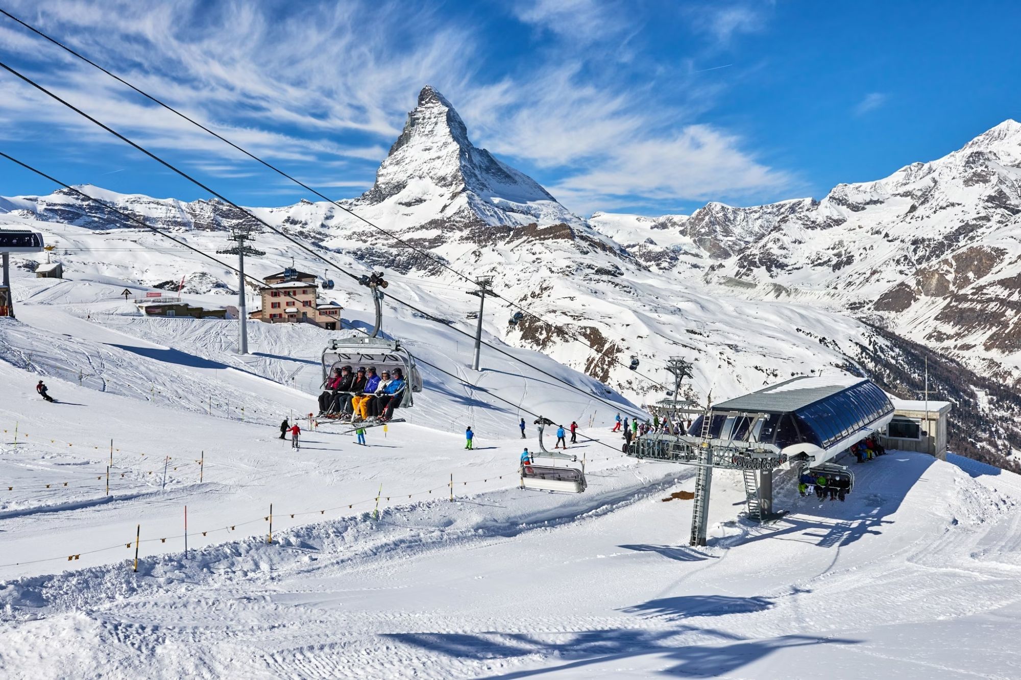 La prima vista del Cervino vi rimarrà impressa mentre percorrete le piste di Zermatt. Comezora/Getty Images