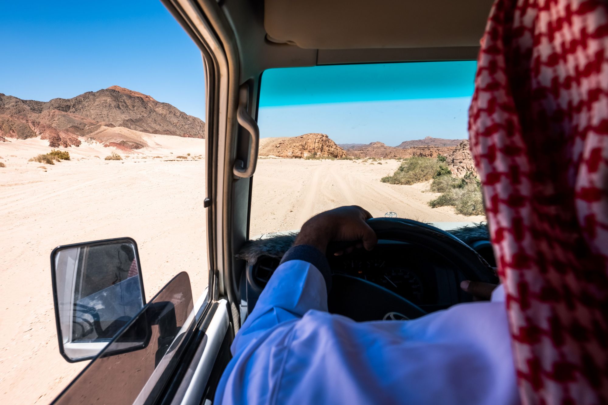 jeep nel deserto, egitto