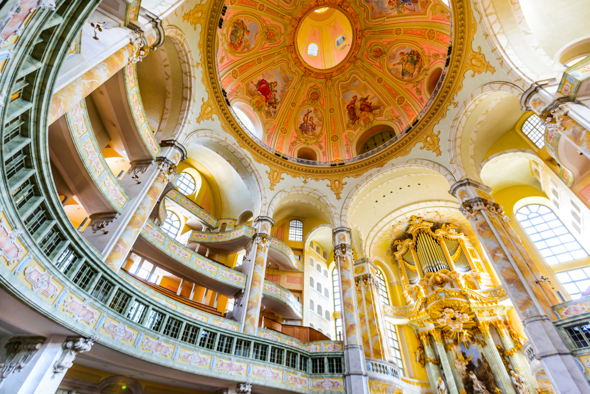 La Frauenkirche è stata ricostruita utilizzando i materiali recuperati dalle macerie dell’edificio originale © ecstk22 / Shutterstock