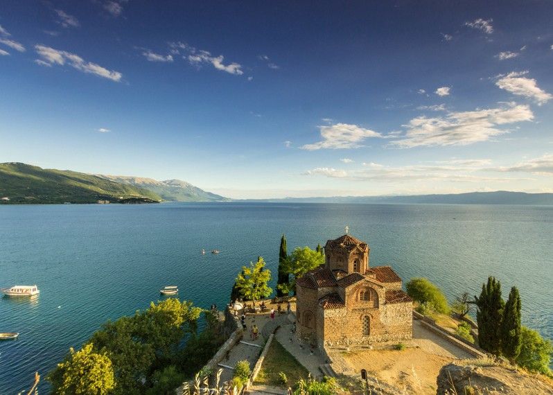 La chiesa di Sv Jovan Kaleo, affacciata sul misterioso Lago di Ohrid, Macedonia. ©DanKe/Shutterstock