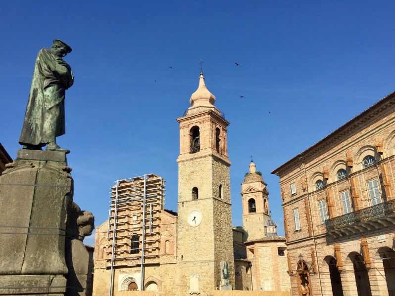 La facciata della Collegiata La Pieve di San Ginesio © Giacomo Bassi
