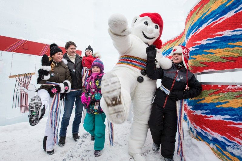 La famiglia Trudeau al Carnaval de Québec, la festa invernale più famosa di Québec © Adam Scotti/PMO