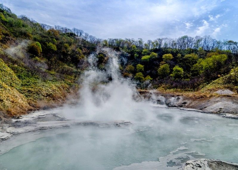 La fonte termale di Oyunuma, circa 300 metri a nord di Jigokudani, Giappone.
©Korkusung/Shutterstock