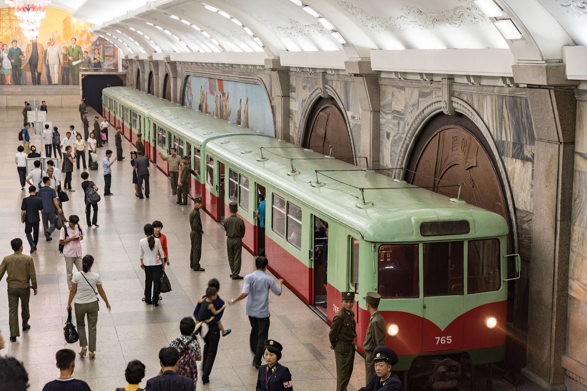 La metro di Pyongyang Metro alla stazione Chŏnu ©George Pachantouris/Getty Images