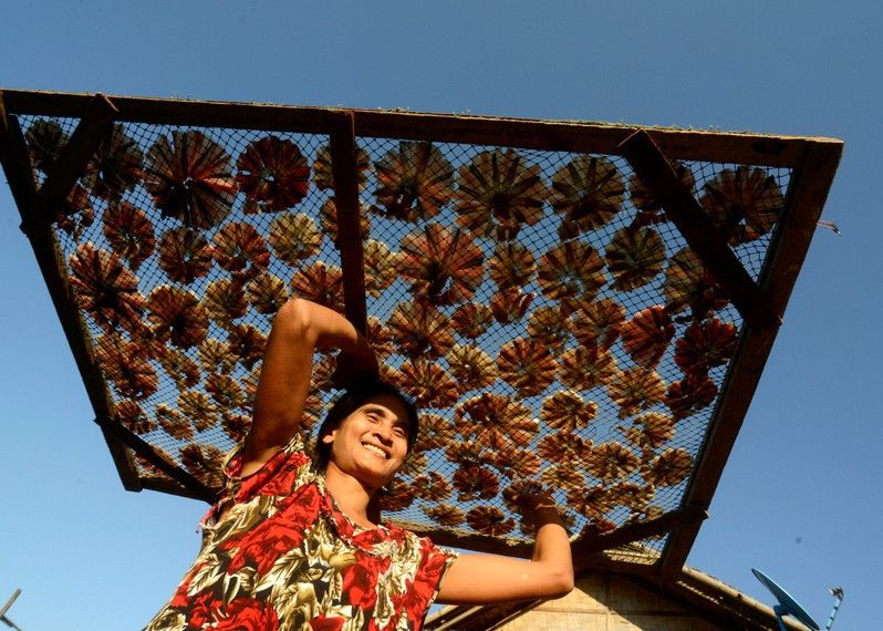 La popolazione moken (‘nomadi del mare’) vagano dall’una all’altra. Myanmar.