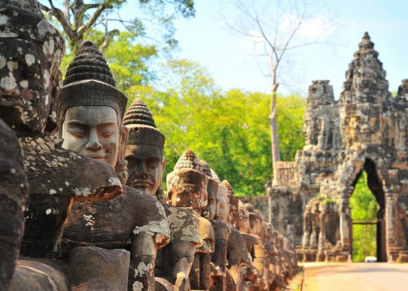 La porta di pietra di Angkor Thom, Cambogia. Cambodia.©karinkamon/Shutterstock