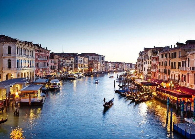 La sera scende sul Canal Grande, Venezia.
©Matt Munro/Lonely Planet