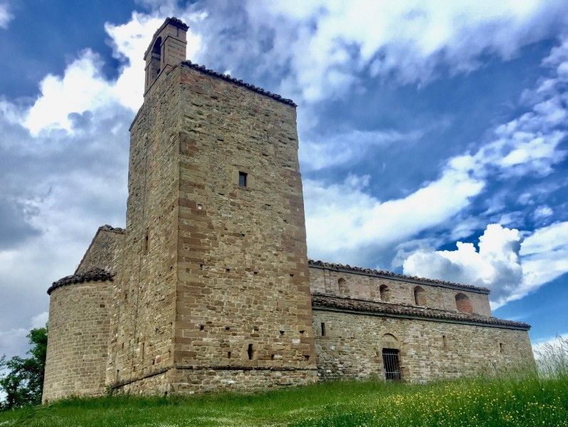 La spettacolare Pieve di Sant'Angelo in Montespino © Giacomo Bassi