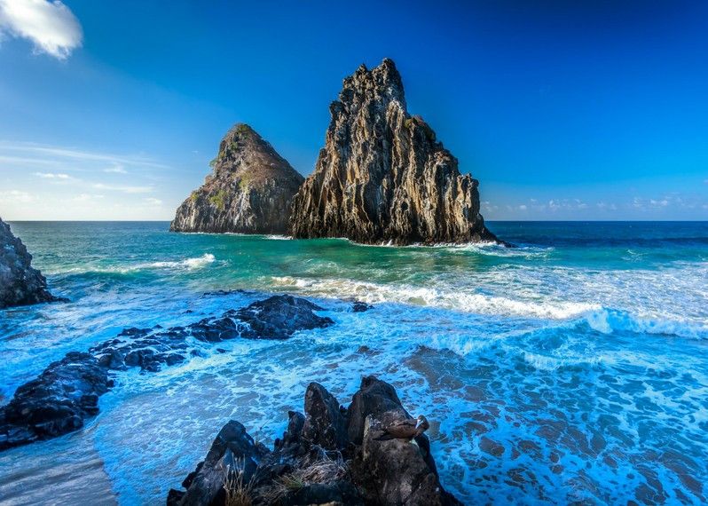 La spiaggia di Fernando de Noronha, perfetta per il surf. Brasile.