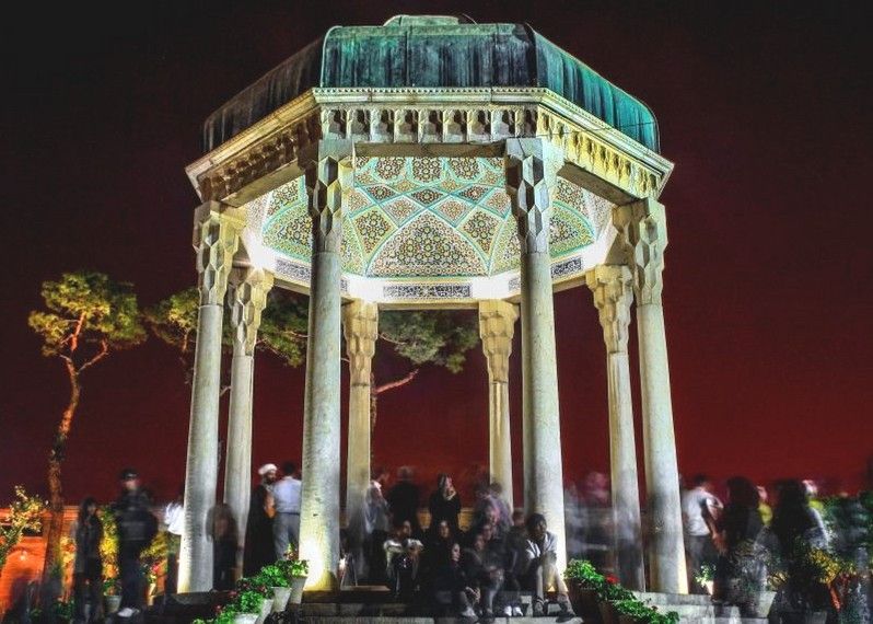 La tomba di Hafez, Shiraz. ©Herre van der Wal/Lonely Planet