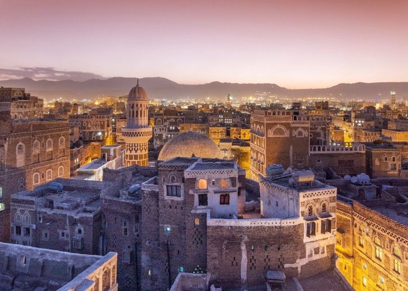 L'alba sulla città vecchia di Sana'a, Yemen. ©www.fischerfotografie.nl/Getty Images/Moment RF