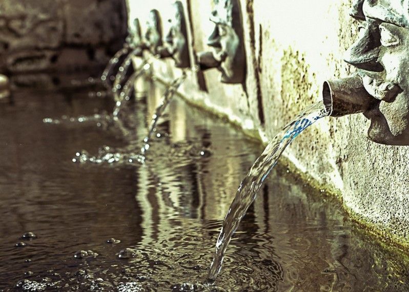 Laterza, fontana medievale detta anche dei mascheroni. © chiavedivolta
