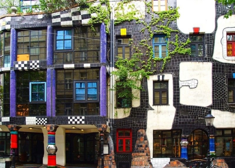 Le celebri abitazioni progettate dall'artista Hundertwasser, Vienna.
©Igor Plotnikov/Shutterstock