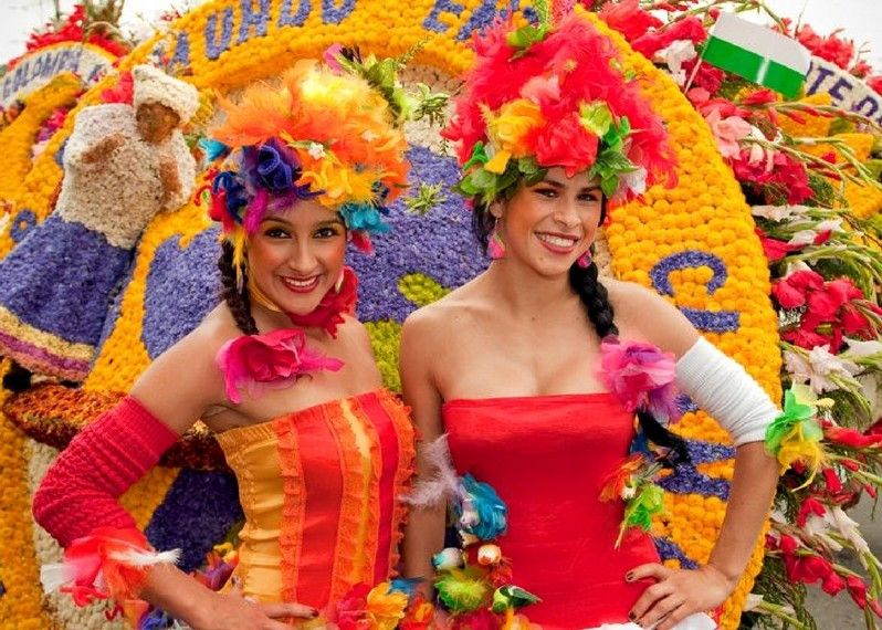 Le donne di Medellin durante la Paisas de la Feria de los Flores, Colombia. ©Allen Craig Schlossman/Lonely Planet