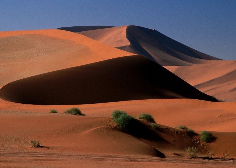 Le imponenti dune di sabbia del deserto del Namb, Namibia.
©Carol Polich/Lonely Planet