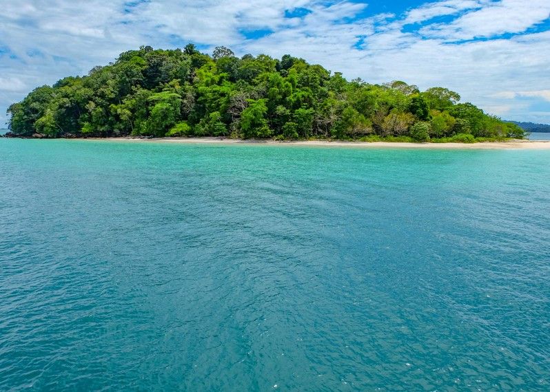 Le isole disabitate e le limpide acque dell'Arcipelago di Myeik Archipelago, Myanmar.