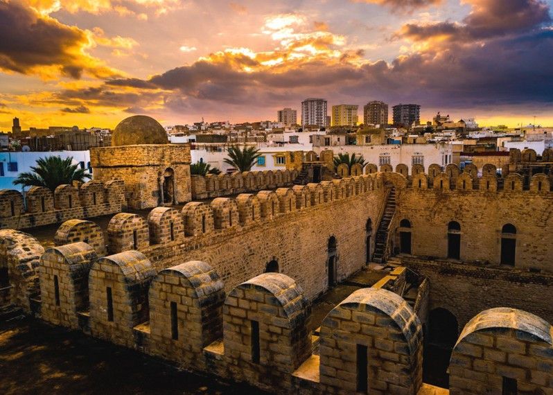 Le mura della fortezza di Sousse al tramonto, Tunisia. ©Romas_Photo/Shutterstock