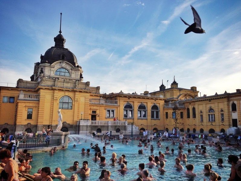 Le piscine di Budapest faranno breccia sui piccoli. Foto di Li Kim Goh/Moment Mobile/Getty Images