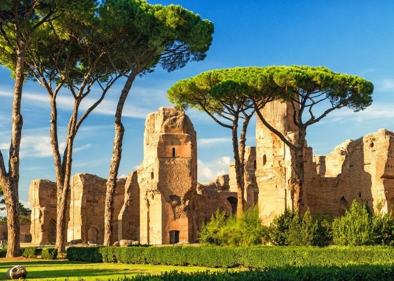 Le terme di Caracalla, Roma. Il Festival della Letteratura di Viaggio si terrà nei vicini giardini parco di Villa Celimontana dal 20 al 22 settembre.