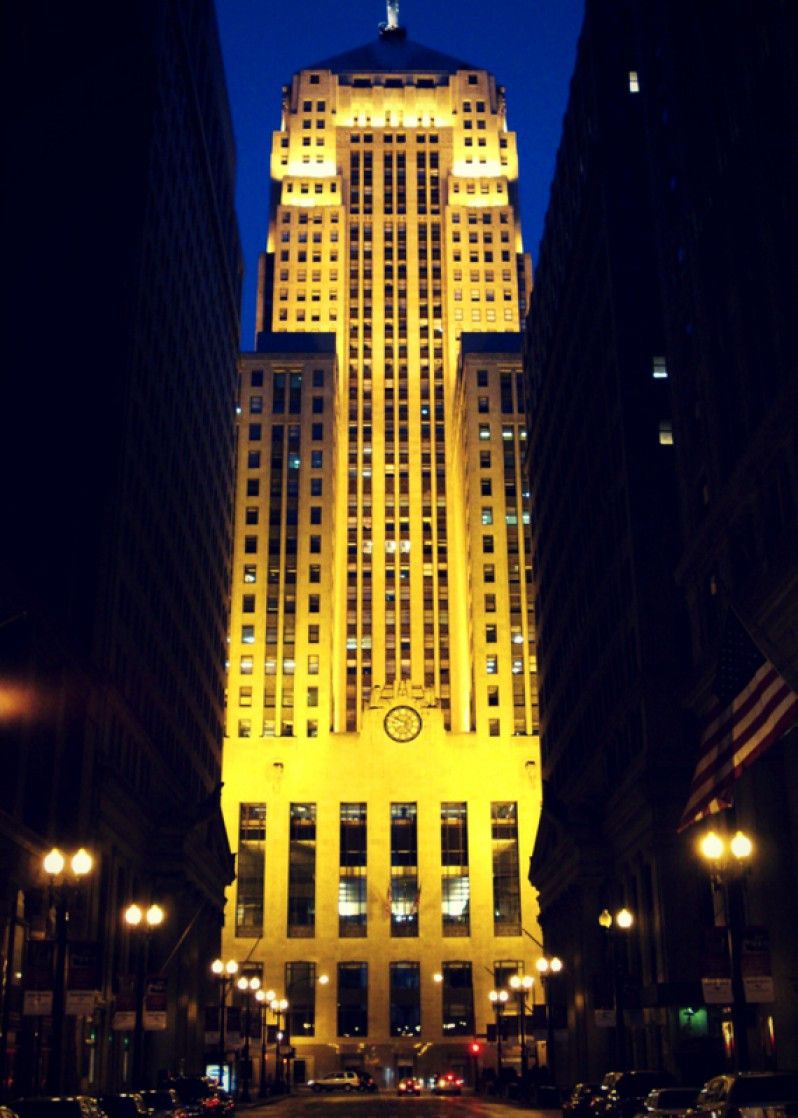 L'edificio Chicago Board of Trade di notte, Chicago, USA.
©FMWarner/Budget Travel