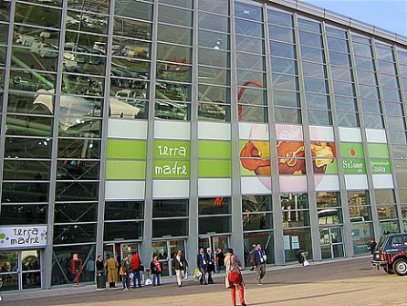 L’ingresso di Terra Madre all’Oval © Lonely Planet Italia