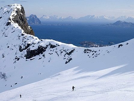 Lofoten, sciare con vista mare © Fotografia di Luca Calzone