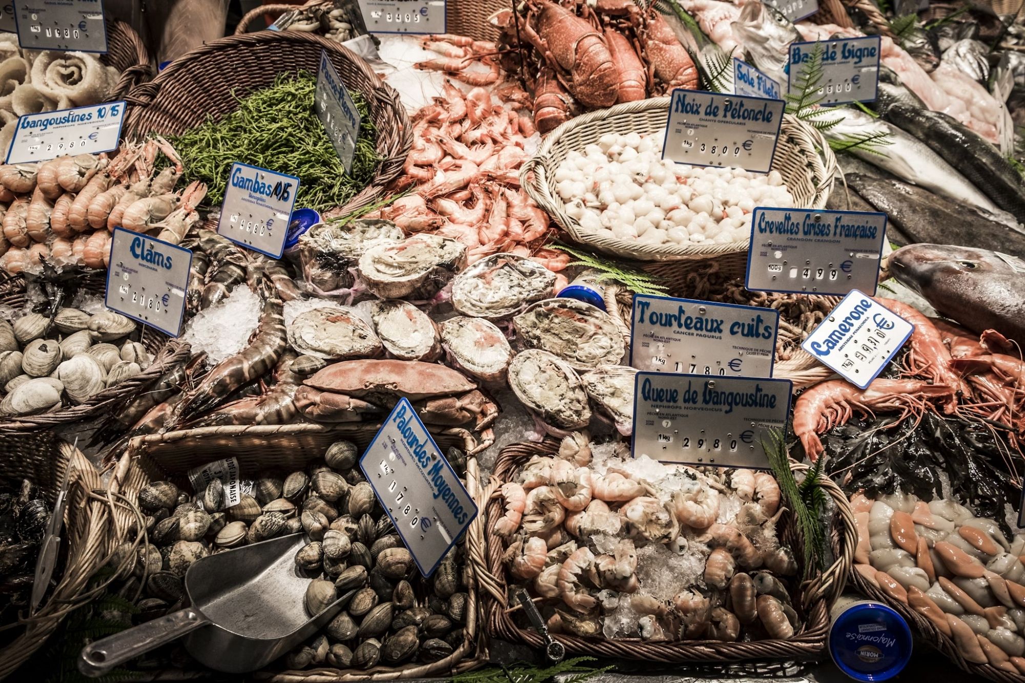 I prodotti sono abbondanti al Marché Victor Hugo, nel centro di Tolosa. Shutterstock