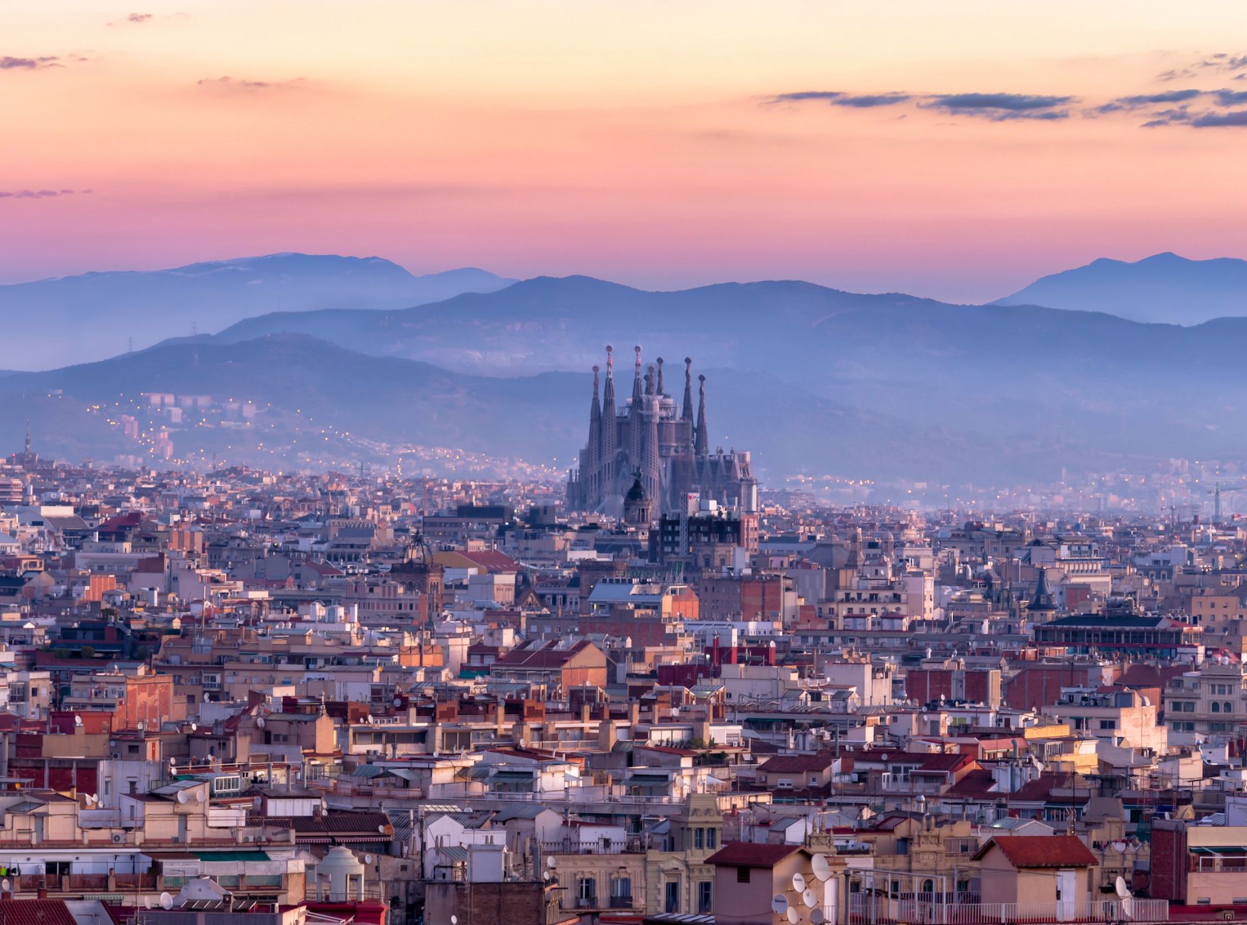 Barcellona, onirica e inebriante. Credits basiczto / Shutterstock