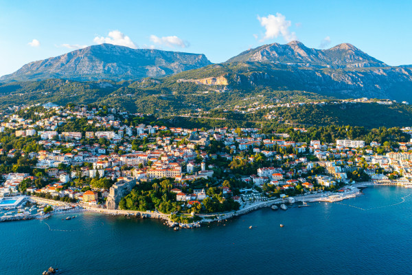 Montenegro, la costa a Herceg Novi. Credits foxychka / Shutterstock