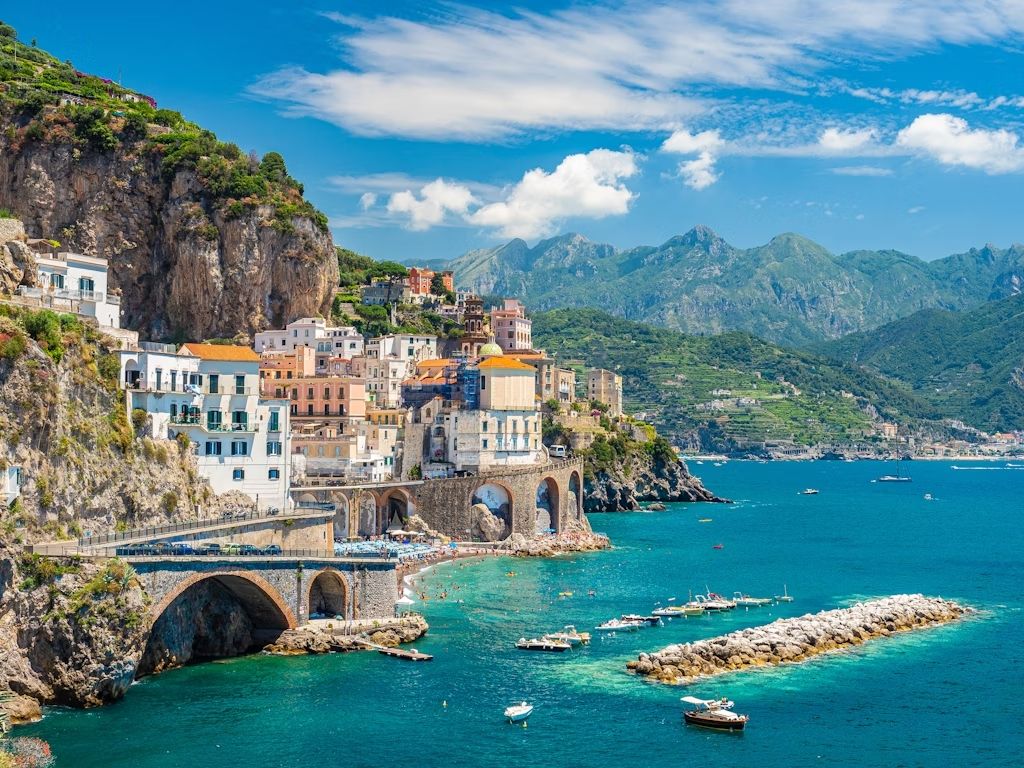 Se possibile, visitate Atrani in un periodo che non sia il cuore dell’estate. © Balate Dorin / Shutterstock