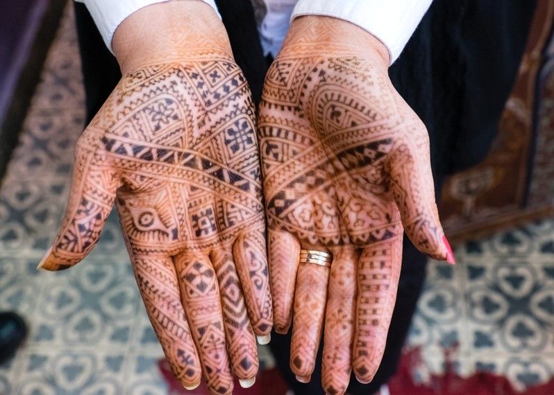 Mani tinte con l'henné, Marrakech, Marocco. ©Emily Marie Wilson/Shutterstock