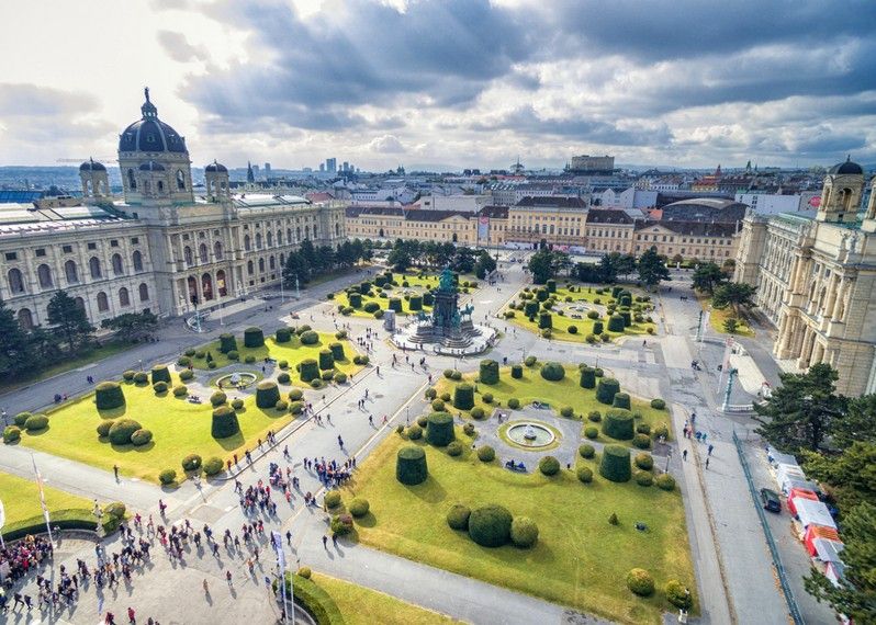 Maria Theresien Platz, a Vienna, una delle città simbolo del confine tra Europa e Asia.
©photosounds/Shutterstock