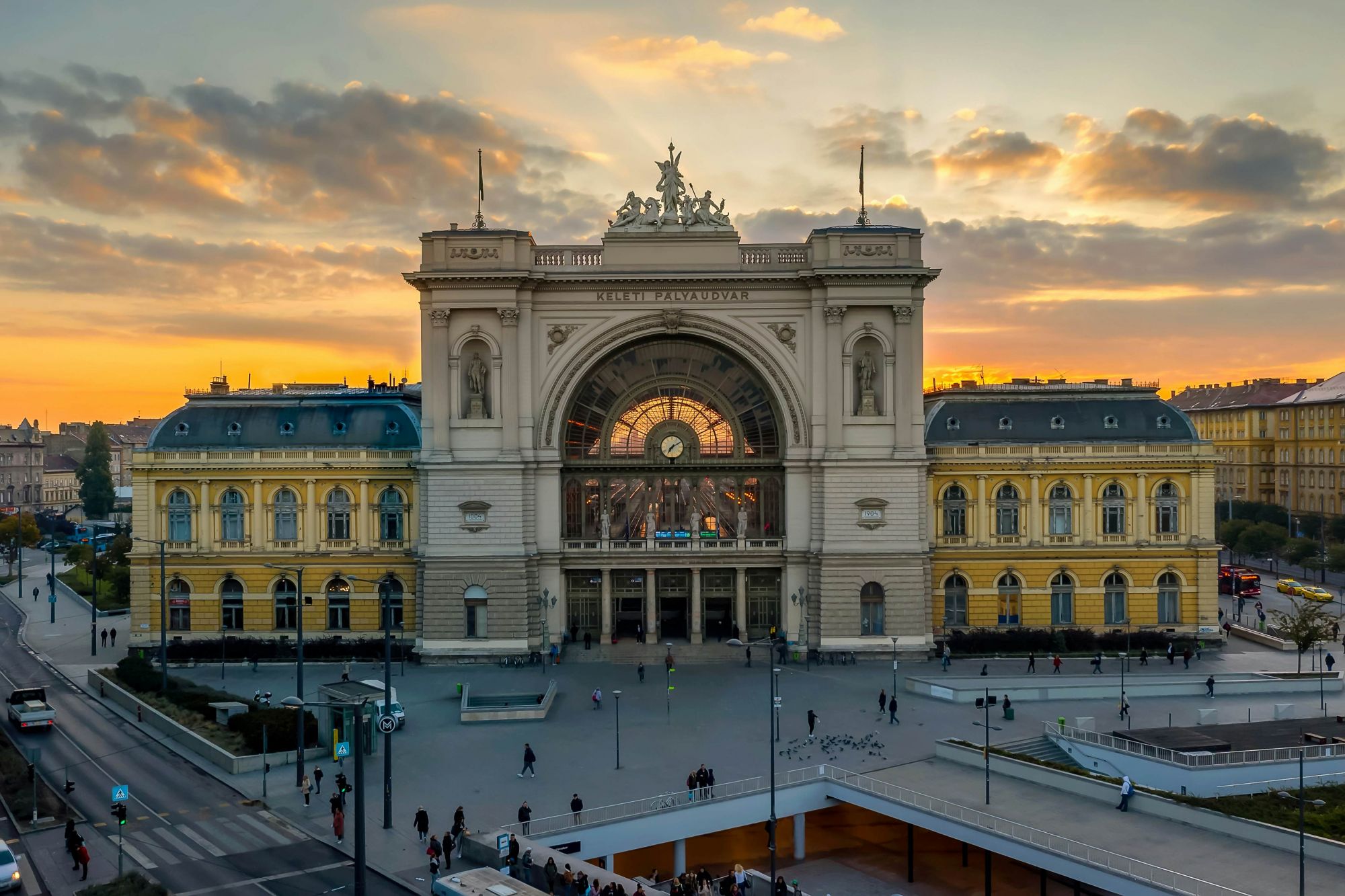 La facciata della stazione di Budapest Keleti. © Kurka Geza Corey/Shutterstock