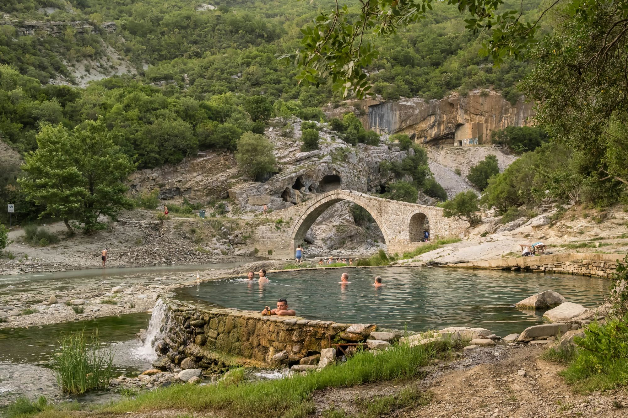 Relax alle Terme di Bënjë, Permet. © Mazur Travel / Shutterstock