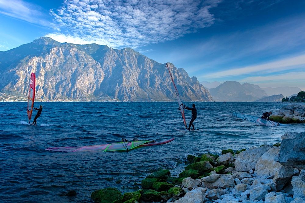 Windsurf sul Garda veneto. Credits David Krasensky / Shutterstock
