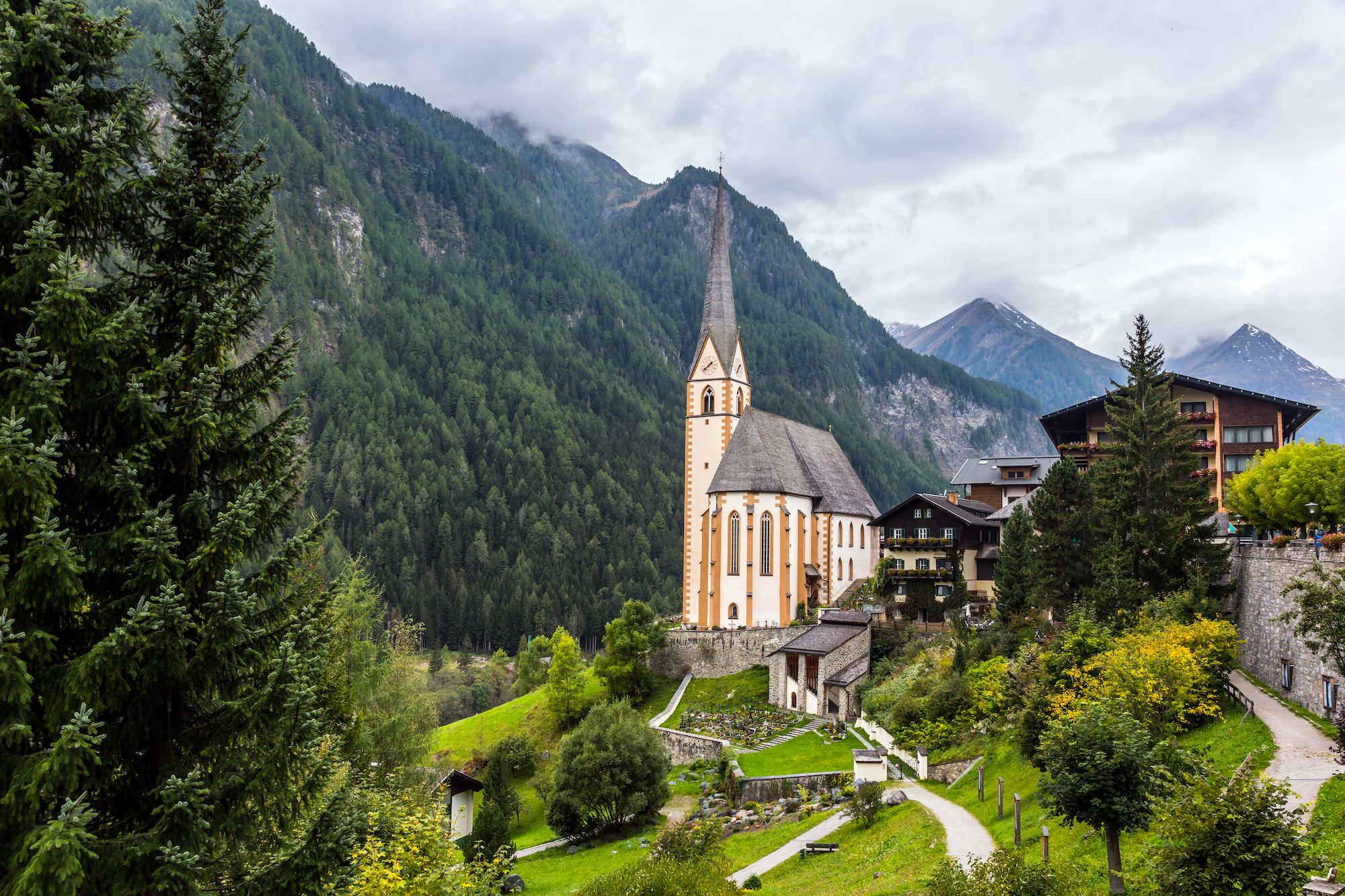 La chiesa di St. Vincenzo a Heiligenblut ©kavram/Shutterstock